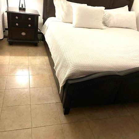Large 3-Bedrooms/2-Bath Apt, One Block To Train Nueva York Exterior foto