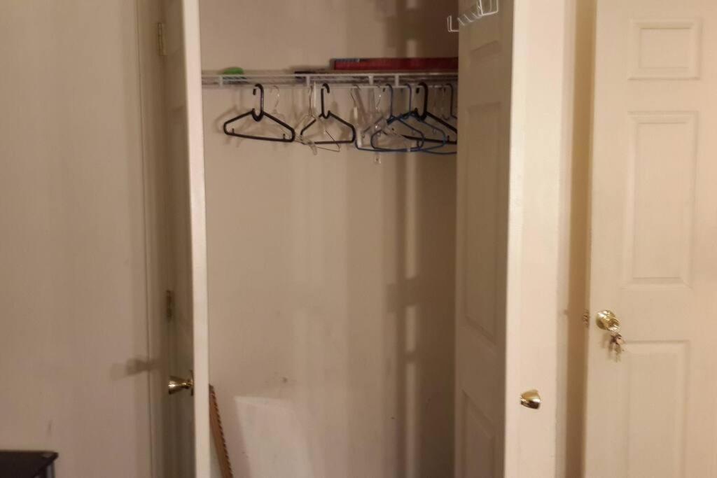 Large 3-Bedrooms/2-Bath Apt, One Block To Train Nueva York Exterior foto