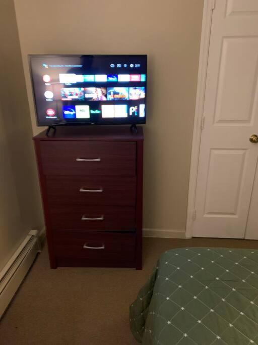 Large 3-Bedrooms/2-Bath Apt, One Block To Train Nueva York Exterior foto