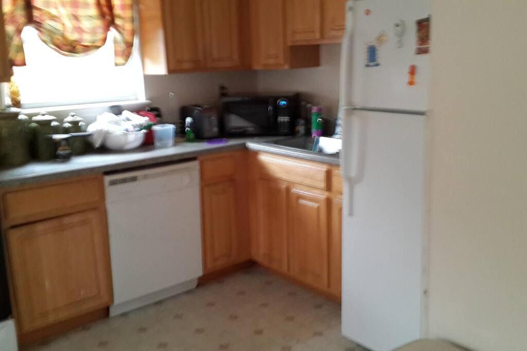 Large 3-Bedrooms/2-Bath Apt, One Block To Train Nueva York Exterior foto