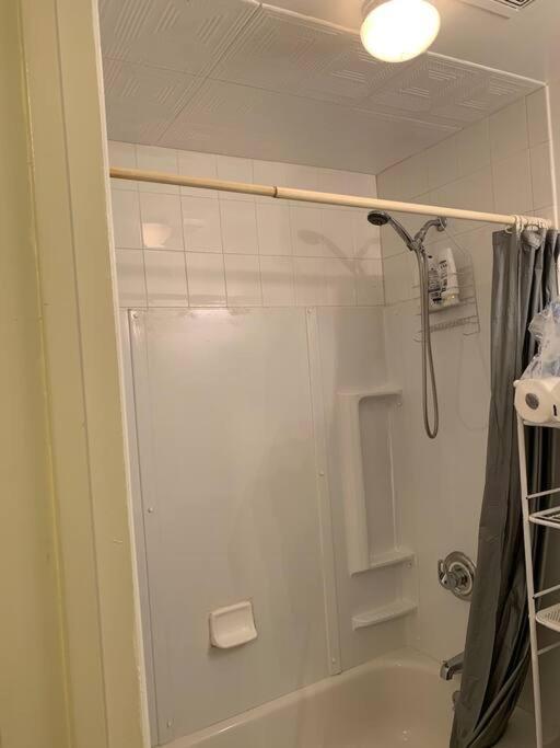 Large 3-Bedrooms/2-Bath Apt, One Block To Train Nueva York Exterior foto