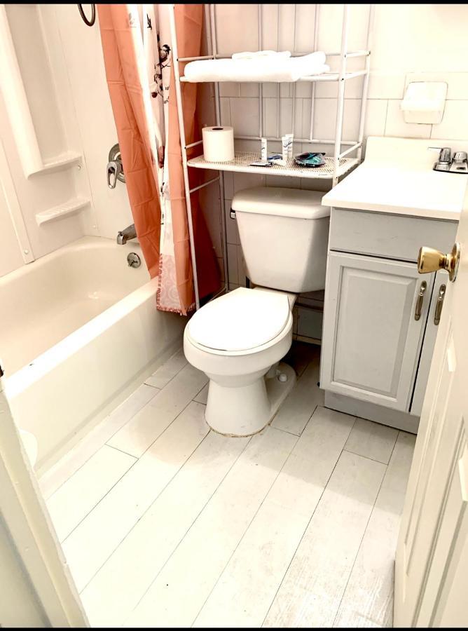 Large 3-Bedrooms/2-Bath Apt, One Block To Train Nueva York Exterior foto