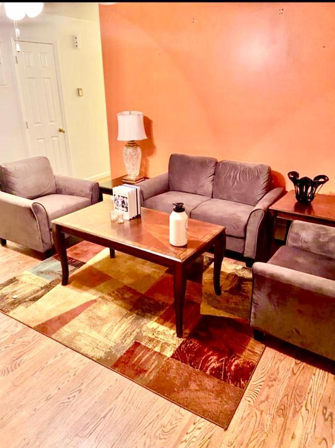 Large 3-Bedrooms/2-Bath Apt, One Block To Train Nueva York Exterior foto