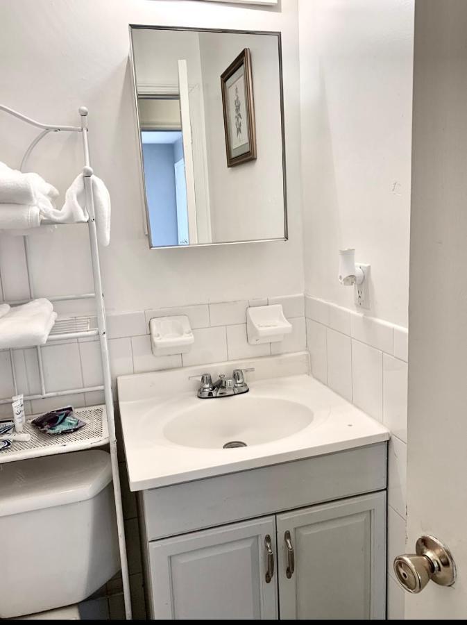 Large 3-Bedrooms/2-Bath Apt, One Block To Train Nueva York Exterior foto