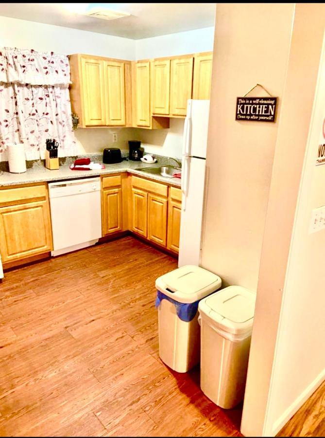 Large 3-Bedrooms/2-Bath Apt, One Block To Train Nueva York Exterior foto