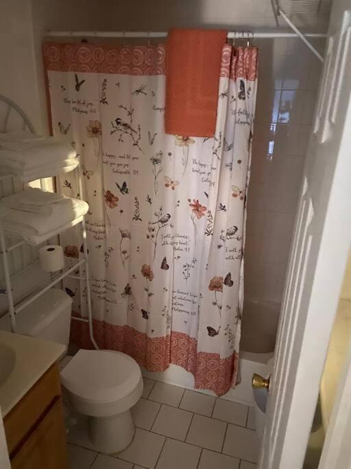Large 3-Bedrooms/2-Bath Apt, One Block To Train Nueva York Exterior foto