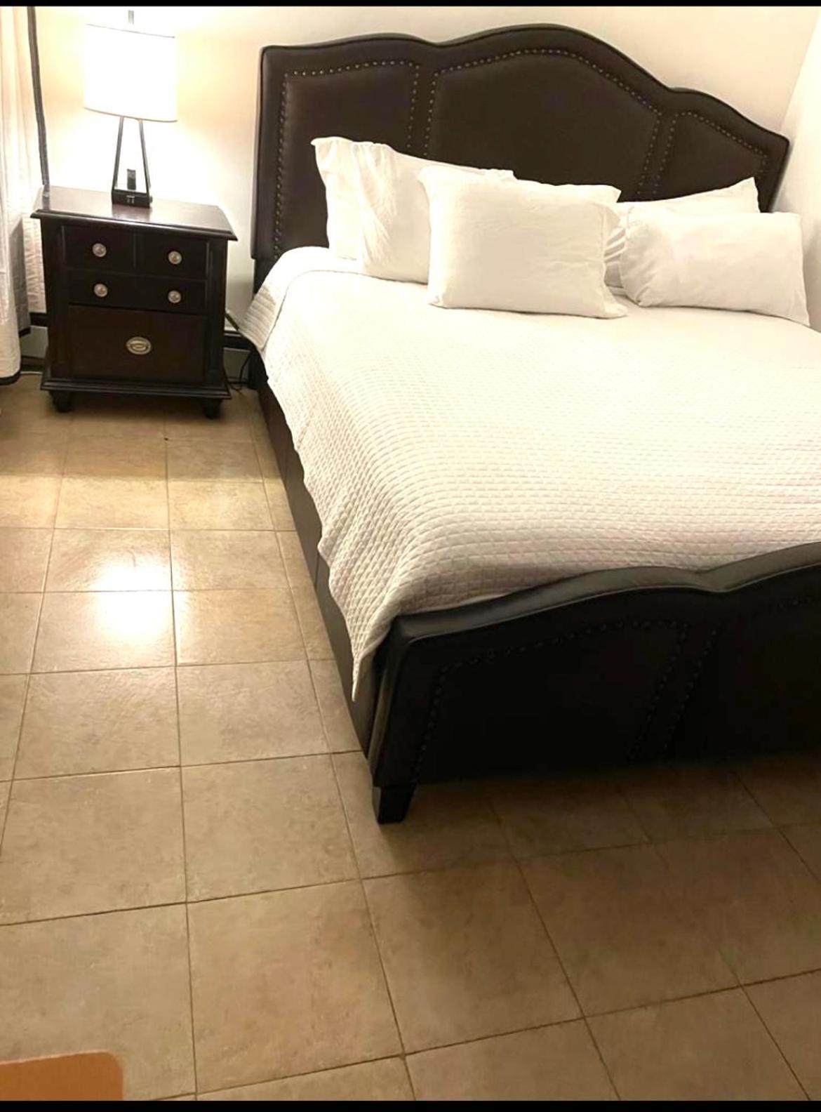 Large 3-Bedrooms/2-Bath Apt, One Block To Train Nueva York Exterior foto